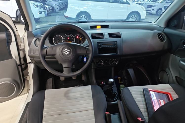 Used Suzuki Swift 2014 1.3L Manual Standard Edition Center Console