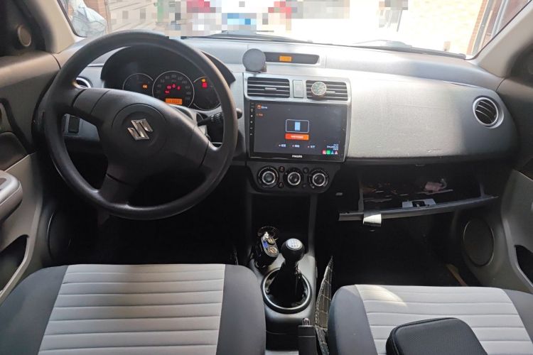 Used Suzuki Swift 2014 1.5L Manual Fashion Edition Center Console