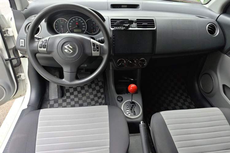 Used Suzuki Swift 2014 1.5L Automatic Fashion Edition Center Console