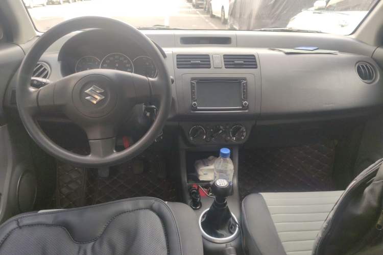 Used Suzuki Swift 2014 1.3L Manual Standard Edition Center Console
