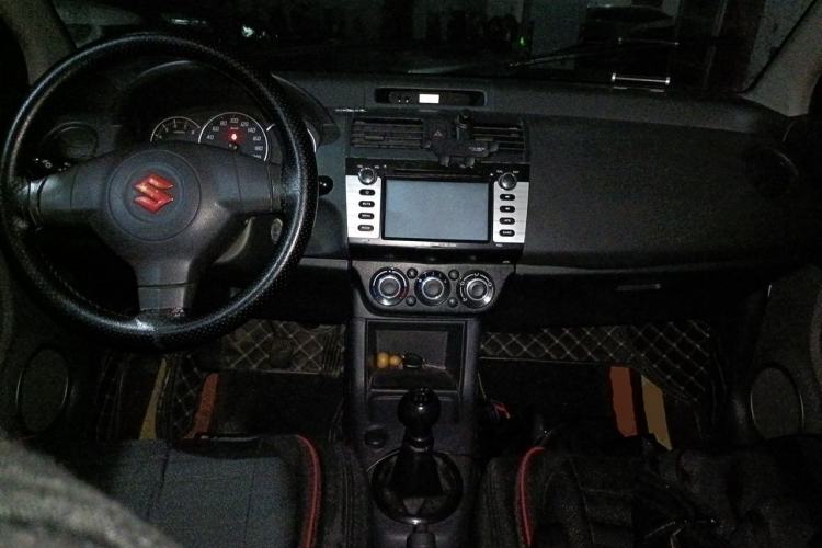 Used Suzuki Swift 2014 1.3L Manual Standard Edition Center Console