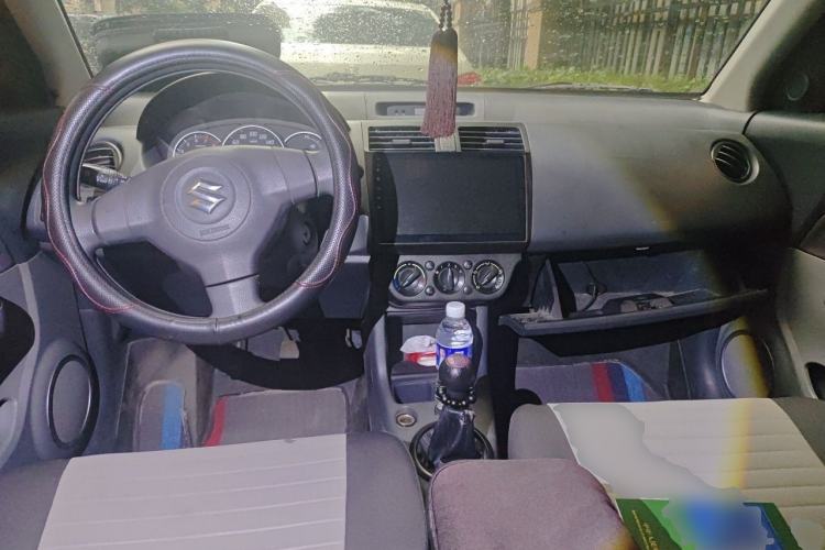 Used Suzuki Swift 2014 1.3L Manual Standard Edition Center Console