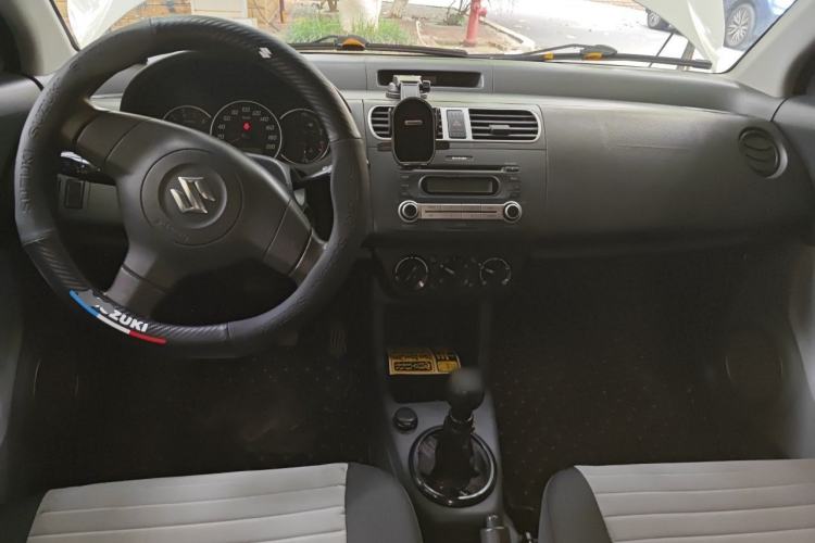 Used Suzuki Swift 2014 1.3L Manual Standard Edition Center Console