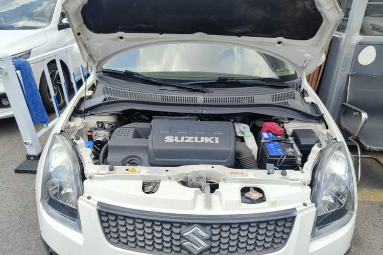Used Suzuki Swift 2014 1.5L Automatic Fashion Edition Engine Bay