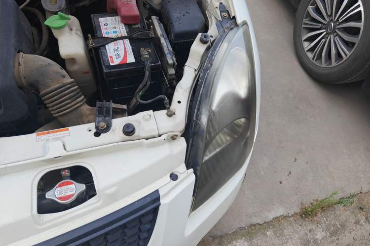 Used Suzuki Swift 2014 1.5L Manual Fashion Edition Engine Bay Left
