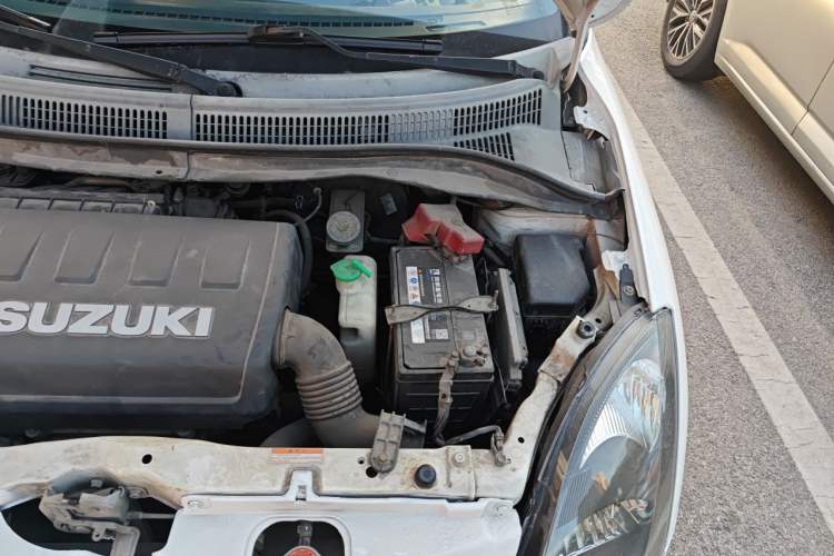 Used Suzuki Swift 2014 1.5L Automatic Fashion Edition Engine Bay Left