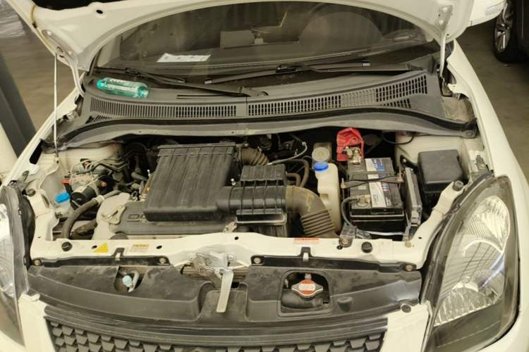 Used Suzuki Swift 2014 1.5L Automatic Fashion Edition Engine Bay