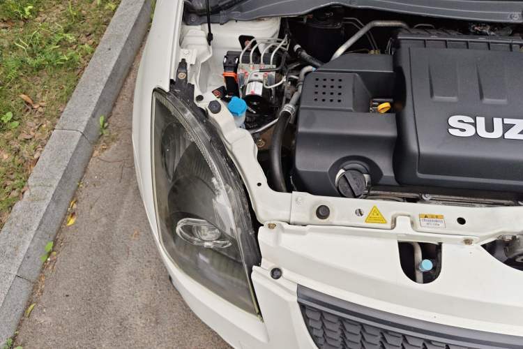 Used Suzuki Swift 2014 1.5L Automatic Fashion Edition Engine Bay Right