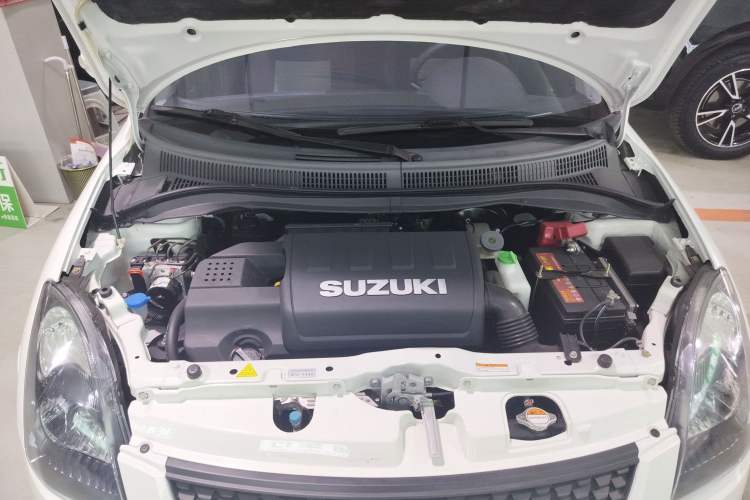Used Suzuki Swift 2014 1.5L Automatic Fashion Edition Engine Bay