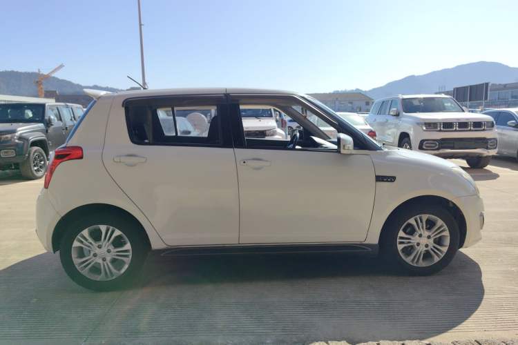 Used Suzuki Swift 2014 1.5L Automatic Fashion Edition Exterior 2