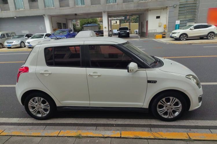 Used Suzuki Swift 2014 1.5L Automatic Fashion Edition Exterior 2