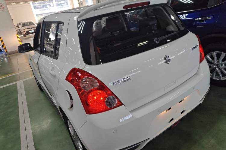 Used Suzuki Swift 2014 1.5L Automatic Fashion Edition Exterior 2