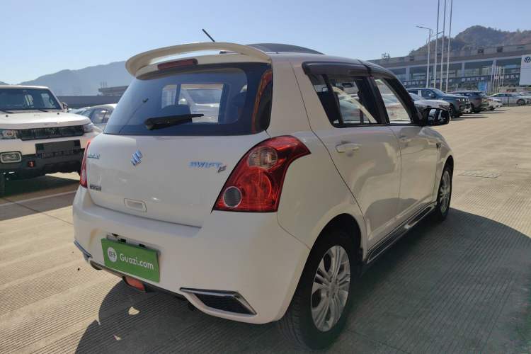 Used Suzuki Swift 2014 1.5L Automatic Fashion Edition Exterior 3