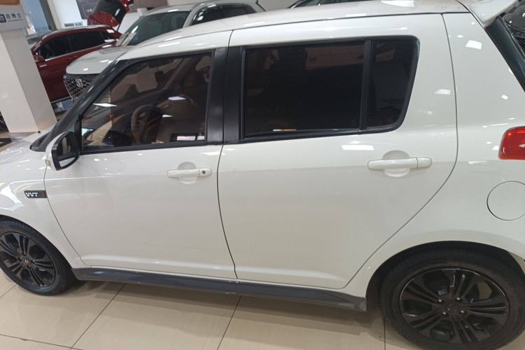 Used Suzuki Swift 2014 1.5L Automatic Fashion Edition Exterior 3