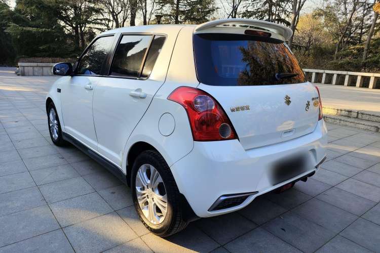 Used Suzuki Swift 2014 1.5L Automatic Fashion Edition Exterior 3