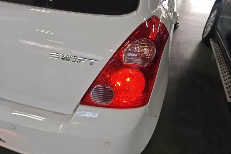 Used Suzuki Swift 2014 1.5L Automatic Fashion Edition Exterior 3