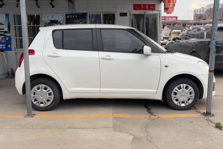 Used Suzuki Swift 2014 1.3L Manual Standard Edition Exterior 4