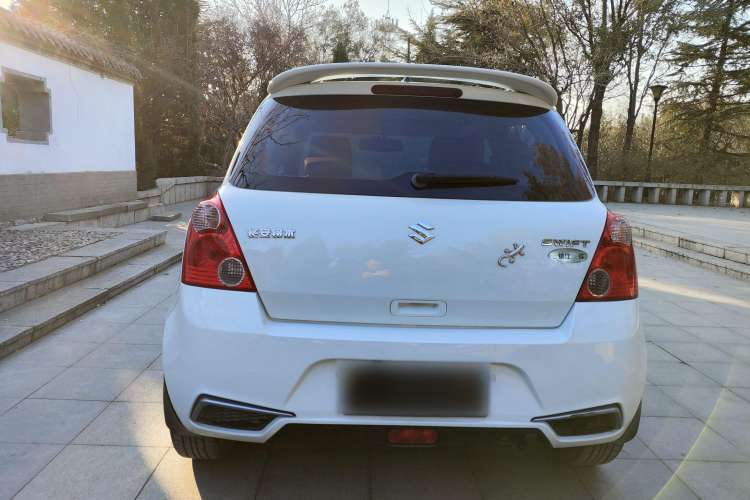Used Suzuki Swift 2014 1.5L Automatic Fashion Edition Exterior 4