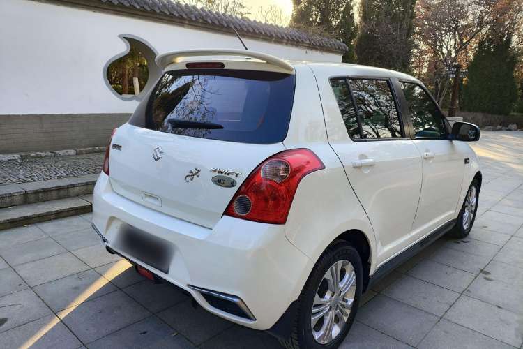 Used Suzuki Swift 2014 1.5L Automatic Fashion Edition Exterior 5