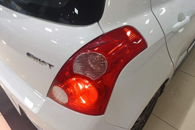 Used Suzuki Swift 2014 1.5L Automatic Fashion Edition Exterior 6