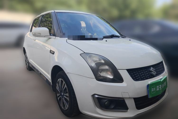 Used Suzuki Swift 2014 1.5L Manual Fashion Edition Front Right 45 Deg