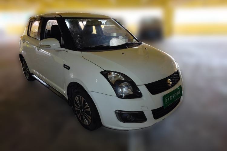 Used Suzuki Swift 2014 1.5L Manual Fashion Edition Front Right 45 Deg