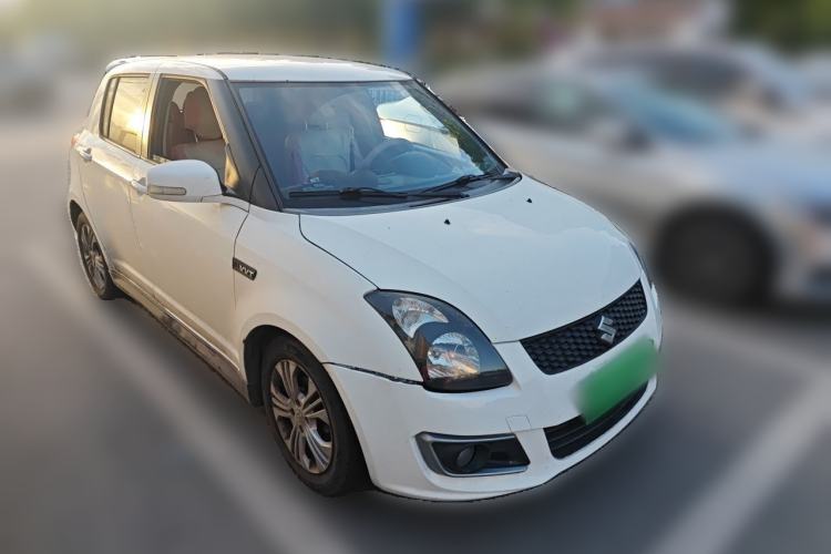 Used Suzuki Swift 2014 1.5L Automatic Fashion Edition Front Right 45 Deg