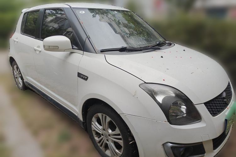 Used Suzuki Swift 2014 1.5L Automatic Fashion Edition Front Right 45 Deg