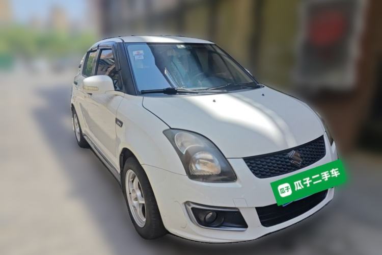 Used Suzuki Swift 2014 1.5L Manual Fashion Edition Front Right 45 Deg