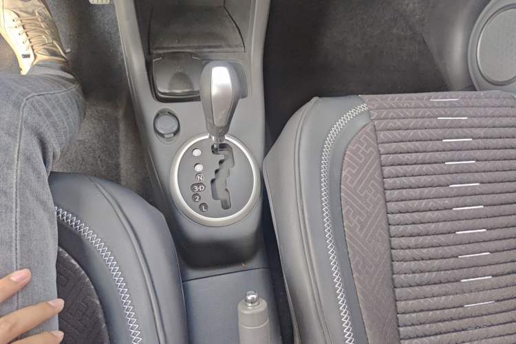Used Suzuki Swift 2014 1.5L Automatic Fashion Edition Gear Lever