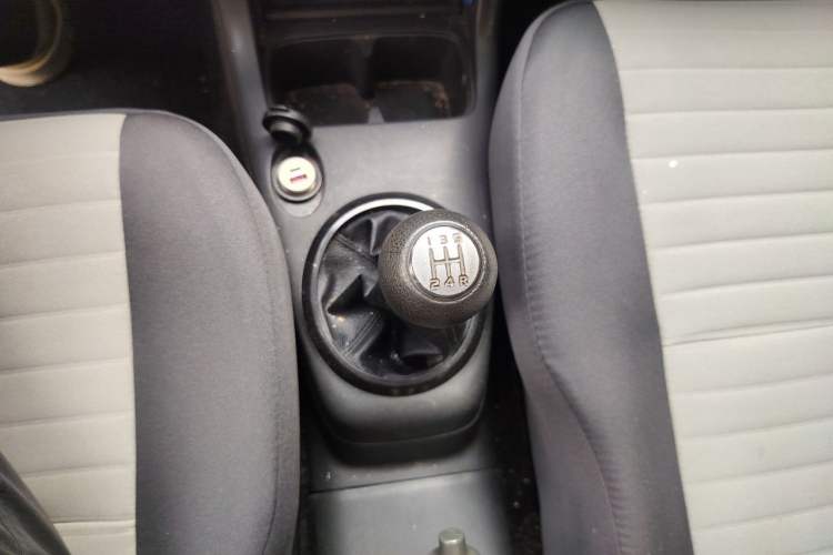 Used Suzuki Swift 2014 1.3L Manual Standard Edition Gear Lever