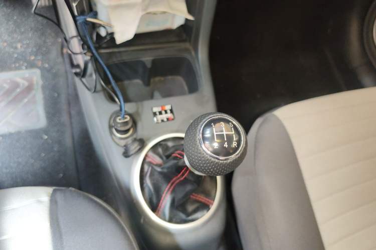 Used Suzuki Swift 2014 1.3L Manual Standard Edition Gear Lever