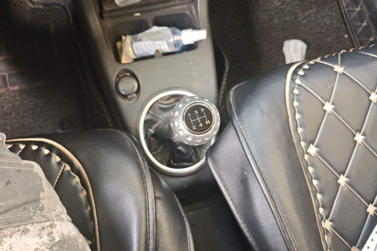 Used Suzuki Swift 2014 1.3L Manual Standard Edition Gear Lever