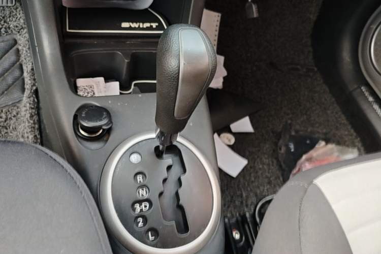 Used Suzuki Swift 2014 1.5L Automatic Fashion Edition Gear Lever