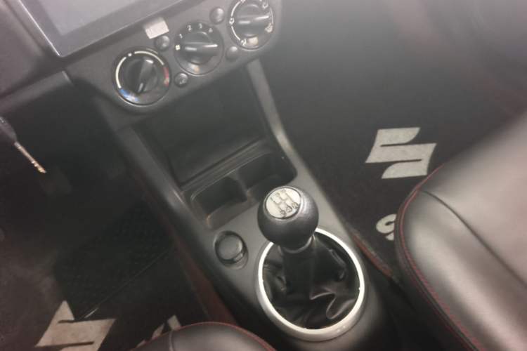 Used Suzuki Swift 2014 1.3L Manual Standard Edition Gear Lever