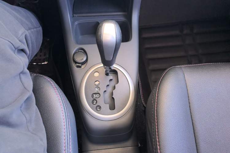 Used Suzuki Swift 2014 1.5L Automatic Fashion Edition Gear Lever