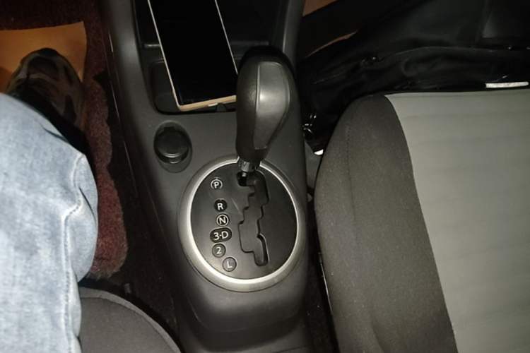 Used Suzuki Swift 2014 1.5L Automatic Fashion Edition Gear Lever