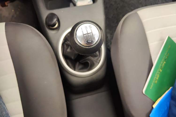 Used Suzuki Swift 2014 1.3L Manual Standard Edition Gear Lever