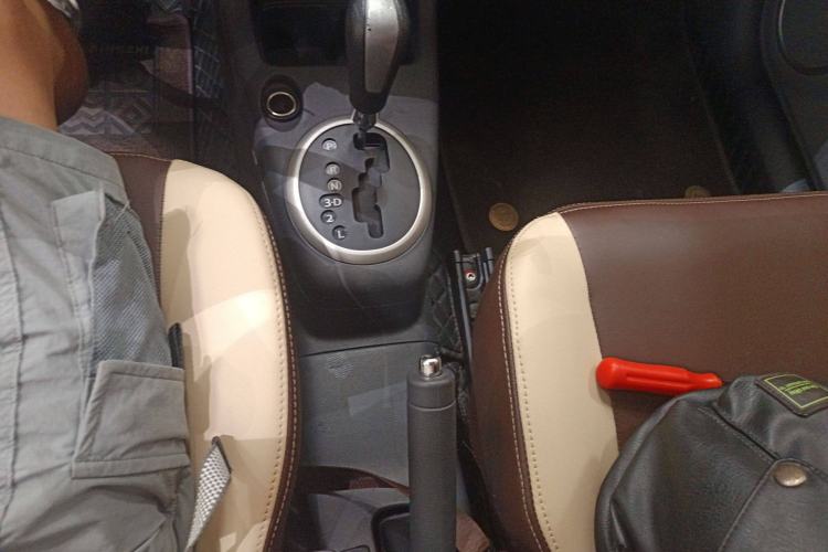Used Suzuki Swift 2014 1.5L Automatic Fashion Edition Gear Lever