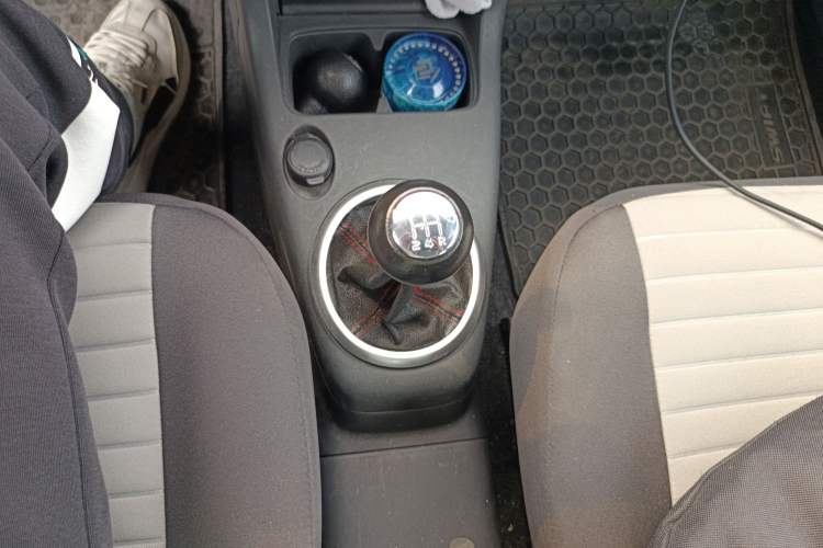 Used Suzuki Swift 2014 1.3L Manual Standard Edition Gear Lever