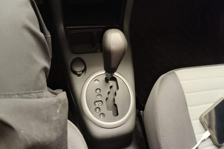 Used Suzuki Swift 2014 1.5L Automatic Fashion Edition Gear Lever