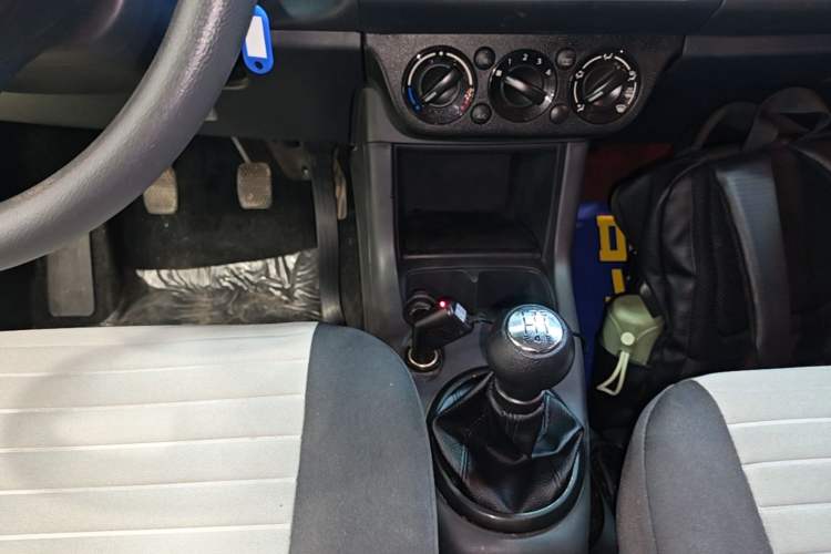 Used Suzuki Swift 2014 1.3L Manual Standard Edition Gear Lever