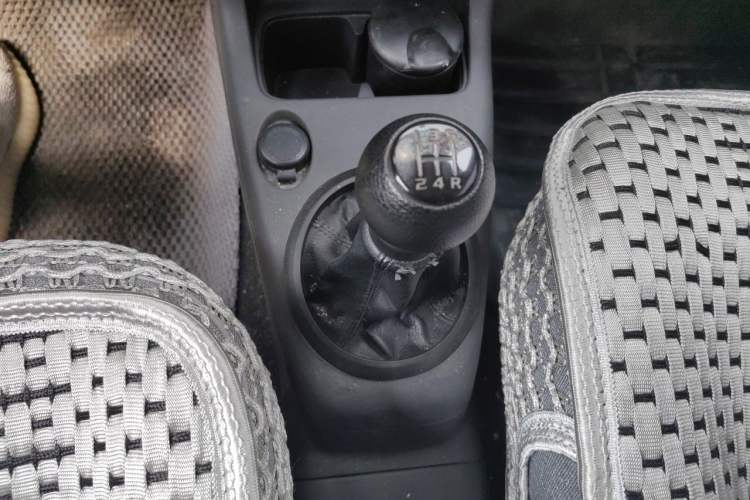 Used Suzuki Swift 2014 1.3L Manual Standard Edition Gear Lever