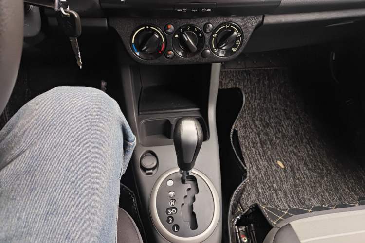 Used Suzuki Swift 2014 1.5L Automatic Fashion Edition Gear Lever