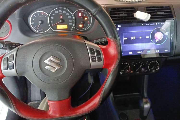 Used Suzuki Swift 2014 1.5L Automatic Fashion Edition Interior 2