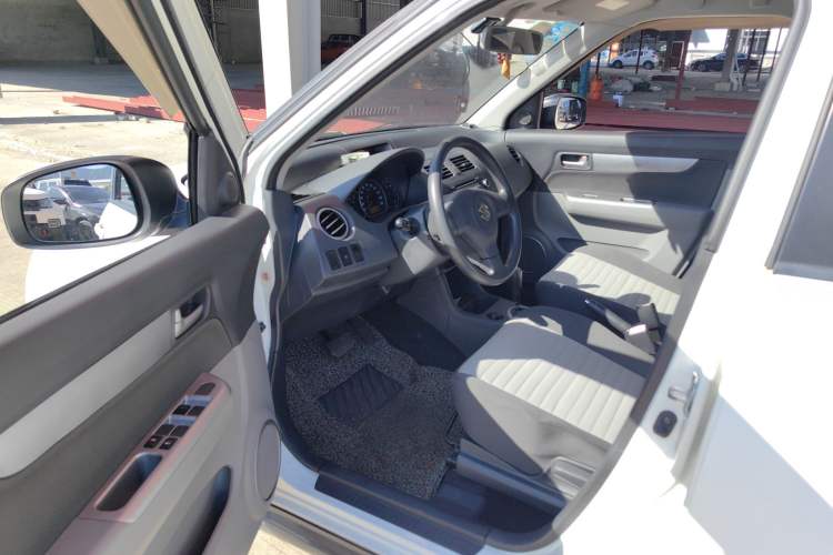 Used Suzuki Swift 2014 1.5L Automatic Fashion Edition Interior 2