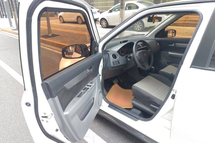 Used Suzuki Swift 2014 1.5L Automatic Fashion Edition Interior 2