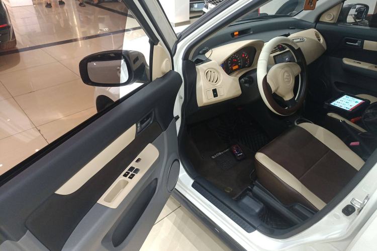 Used Suzuki Swift 2014 1.5L Automatic Fashion Edition Interior 3