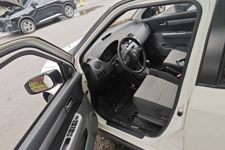 Used Suzuki Swift 2014 1.5L Automatic Fashion Edition Interior 3