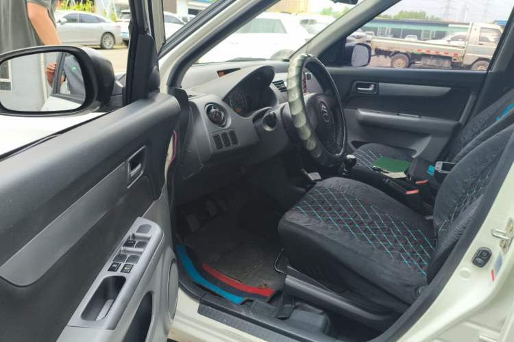 Used Suzuki Swift 2014 1.3L Manual Standard Edition Interior 3